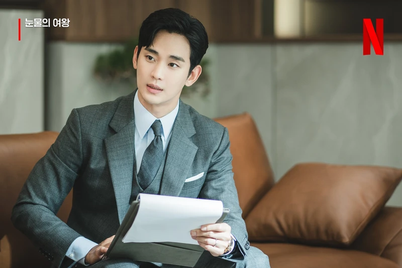 白賢佑在劇中是”金裝律師”戰無不勝