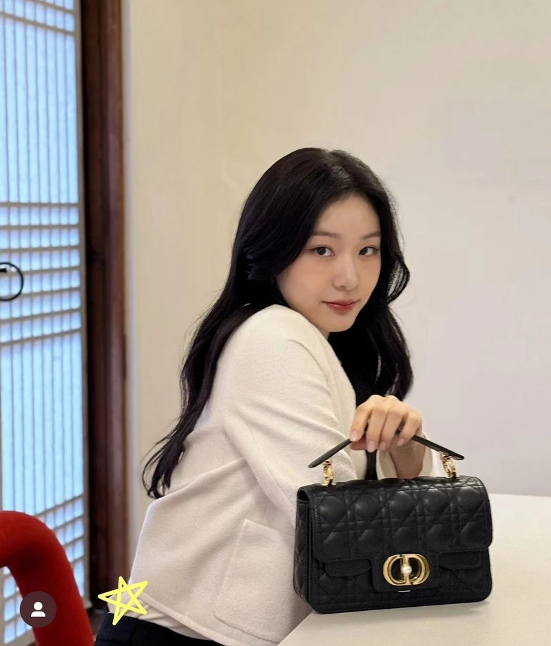 金妍兒。 金妍兒。