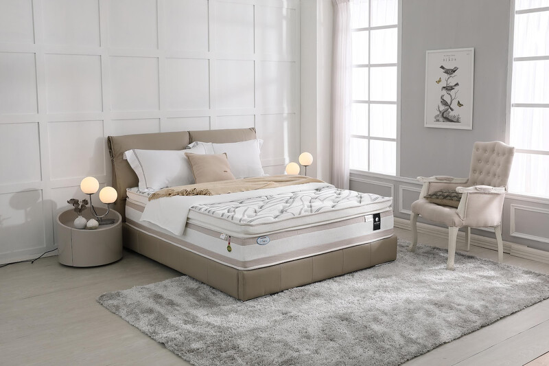 女神系列雅典娜Athena_萃取來自海洋膠原蛋白胜肽氨基酸注入床墊表布纖維,親膚保濕完美呵護每一寸稚嫩肌。 女神系列雅典娜Athena_萃取來自海洋膠原蛋白胜肽氨基酸注入床墊表布纖維,親膚保濕完美呵護每一寸稚嫩肌。