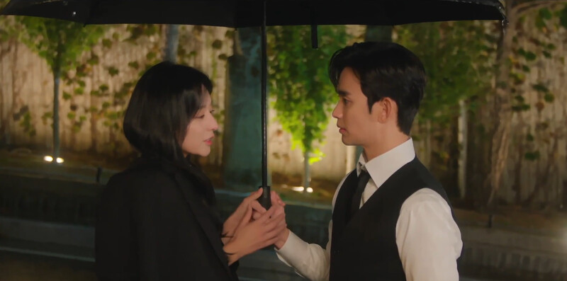 這場戲夫妻兩人在逆境、大雨中共撐一把傘,意境與寓意讓人長思愛是什麼 這場戲夫妻兩人在逆境、大雨中共撐一把傘,意境與寓意讓人長思愛是什麼