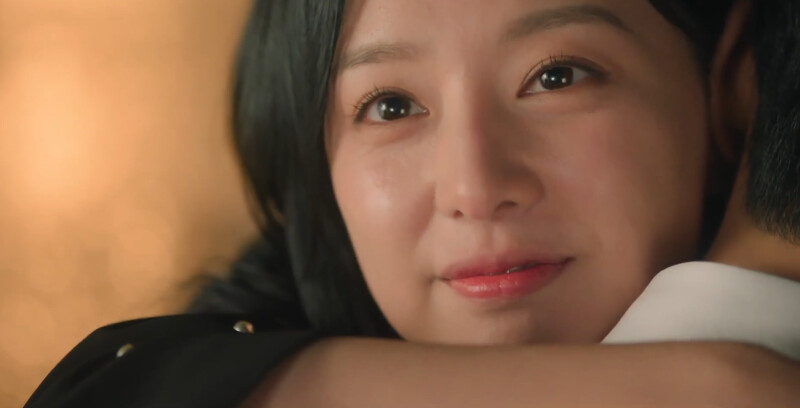 金智媛在這場戲因為失憶而行為反常,這場戲是16集裡,最柔軟、最可愛、”最不像洪海仁”的表情 金智媛在這場戲因為失憶而行為反常,這場戲是16集裡,最柔軟、最可愛、”最不像洪海仁”的表情