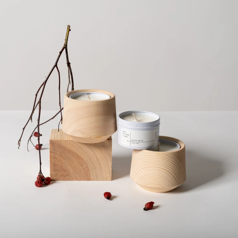HETKINEN 鋁盒香氛蠟燭+松木燭杯組系列,NT2,980 HETKINEN 鋁盒香氛蠟燭+松木燭杯組系列,NT2,980