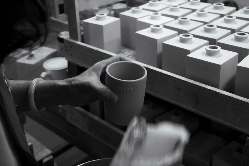 SLLIG居家職人陶瓷香氛大豆蠟燭,燭杯製程。 SLLIG居家職人陶瓷香氛大豆蠟燭,燭杯製程。