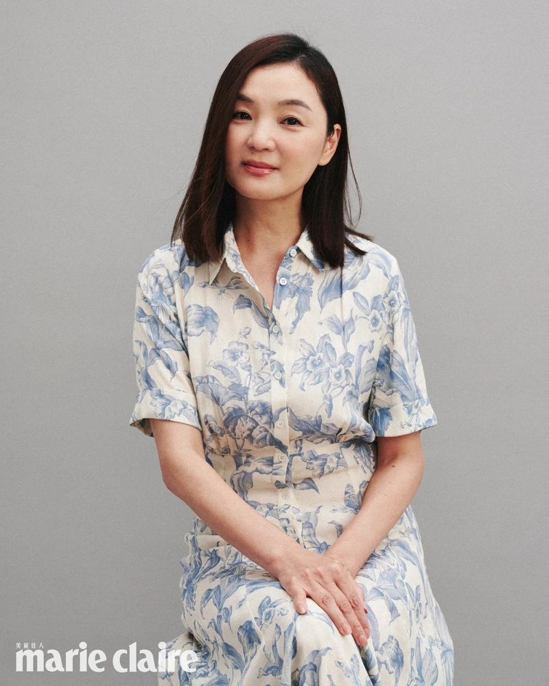 媽媽Vivien/米色藍印花長洋裝,Sandro。 媽媽Vivien/米色藍印花長洋裝,Sandro。