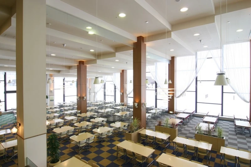 「Zigzag」為飯店附設的餐廳，提供全天候自助餐。