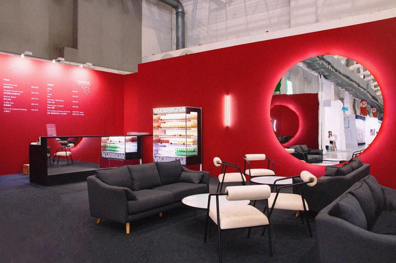 米其林綠星小小樹食所屬之一週二次蔬食集團，旗下 Little Tree Juice Club 與 Curious Bar 聯手，再度把台灣優質食材和對於碳中和的堅持帶到第五屆台北當代藝術展。