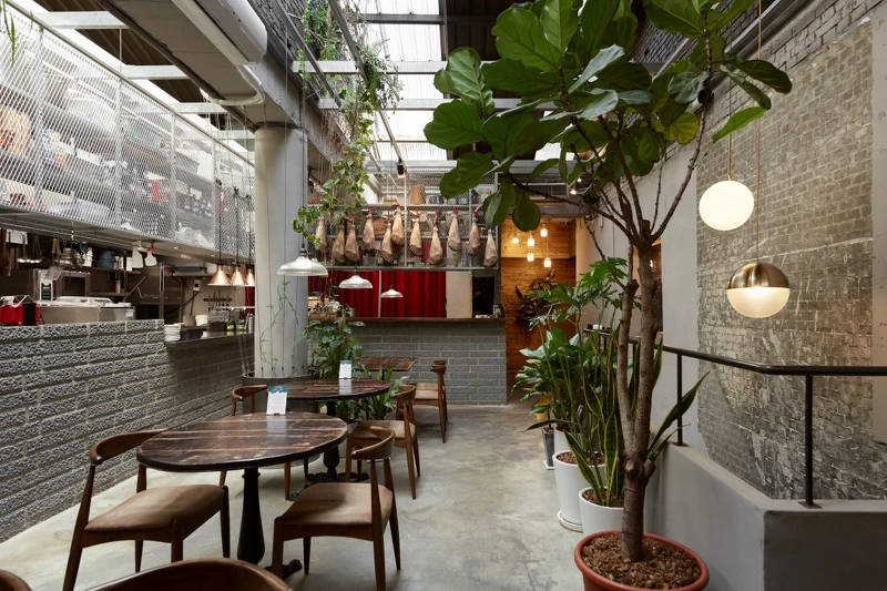 台北約會熱點「BeApe 法國傳統餐酒館」,位於中山區隱蔽的小巷中。 台北約會熱點「BeApe 法國傳統餐酒館」,位於中山區隱蔽的小巷中。