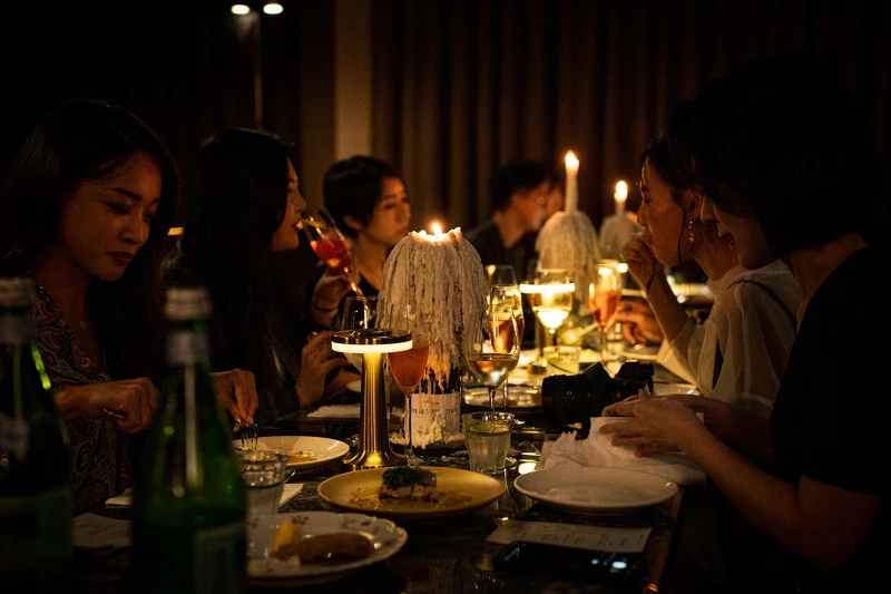 夜晚則透過光線安排,增添不少異國情調。 夜晚則透過光線安排,增添不少異國情調。