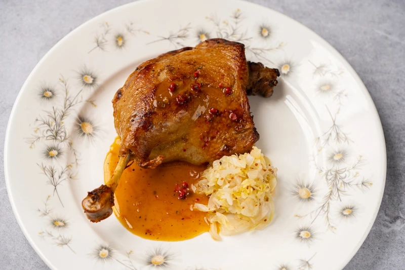 BeApe 經典主菜「橙汁鴨腿」。 BeApe 經典主菜「橙汁鴨腿」。