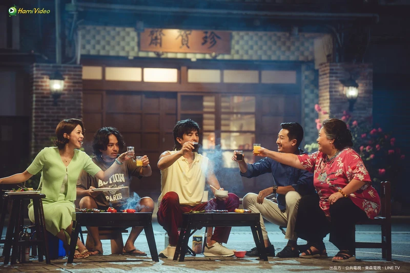 中秋節蘇家全家人烤肉,但很快又吵了起來。 中秋節蘇家全家人烤肉,但很快又吵了起來。