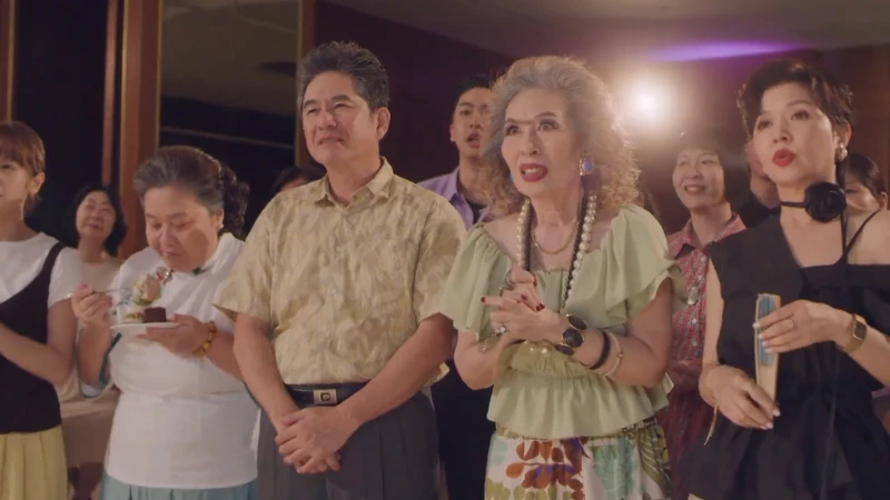 舞會現場眾人也是火藥味十足。 舞會現場眾人也是火藥味十足。