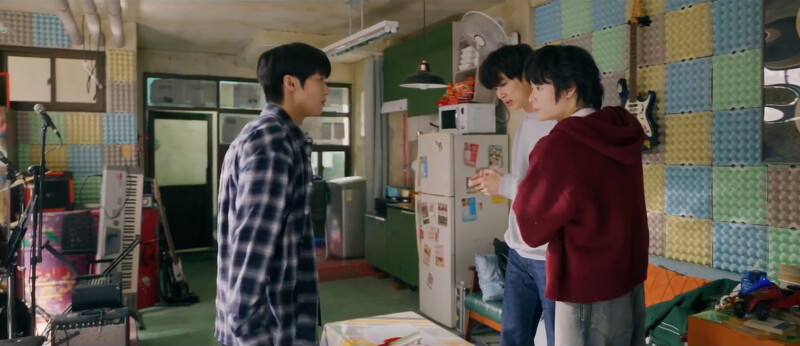 情敵不共戴天的善宰(右二)大成(右一),漸漸變為戰友 情敵不共戴天的善宰(右二)大成(右一),漸漸變為戰友