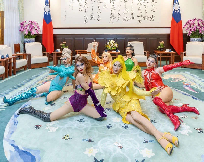 妮妃雅與她的瘋家女兒 妮妃雅與她的瘋家女兒