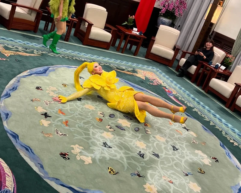 妮妃雅開心在總統府演出 妮妃雅開心在總統府演出