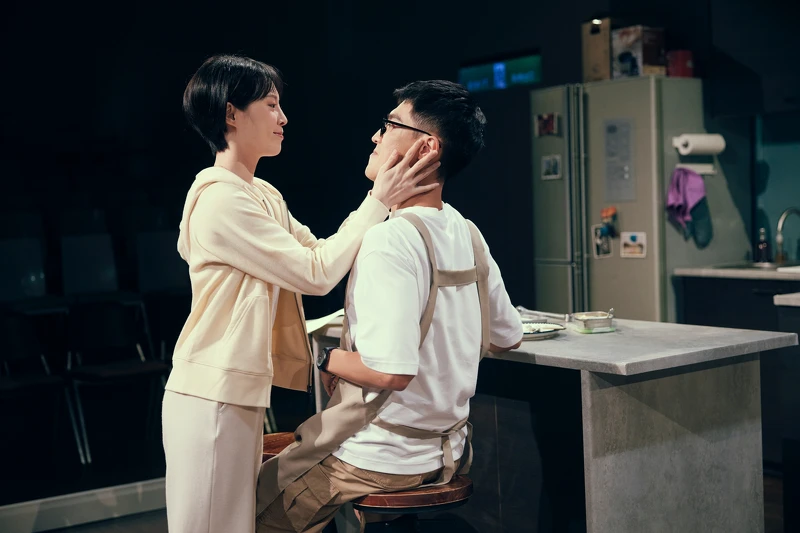 《婚內失戀》演員蔡亘晏和黃人傑再度飾演結婚5年的甜蜜小倆口。 《婚內失戀》演員蔡亘晏和黃人傑再度飾演結婚5年的甜蜜小倆口。