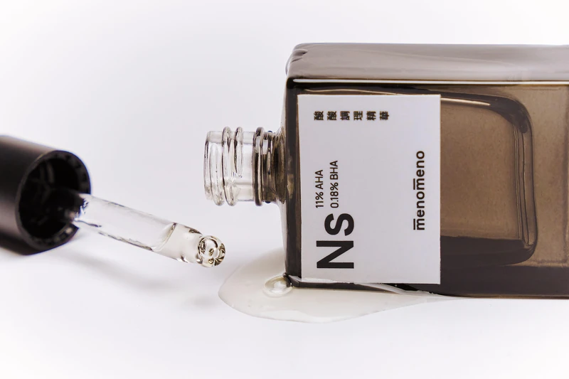 m̄enom̄eno 「Ns 酸酸調理精華」, 15ml ,售價$880 m̄enom̄eno 「Ns 酸酸調理精華」, 15ml ,售價$880