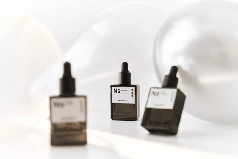 m̄enom̄eno 「Ns 酸酸調理精華」, 15ml ,售價$880 m̄enom̄eno 「Ns 酸酸調理精華」, 15ml ,售價$880