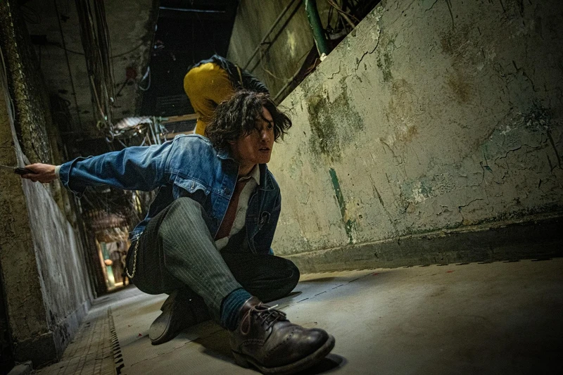 劉俊謙在《九龍城寨之圍城》裡的武器之一是蝴蝶刀。