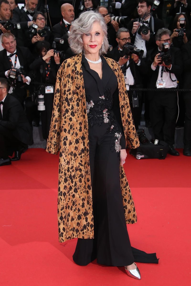 奧斯卡影后 Jane Fonda 紅毯氣勢果然不凡。 奧斯卡影后 Jane Fonda 紅毯氣勢果然不凡。