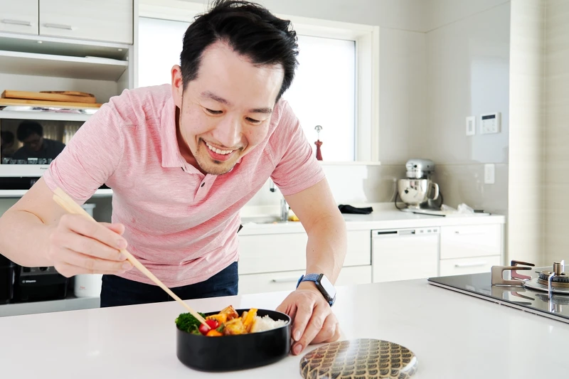 Marc Matsumoto 為 NHK 人氣烹飪節目《Bento Expo》的主持人。