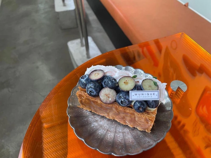 「WUNIQUE 吳一無二」煙燻藍莓香草千層派