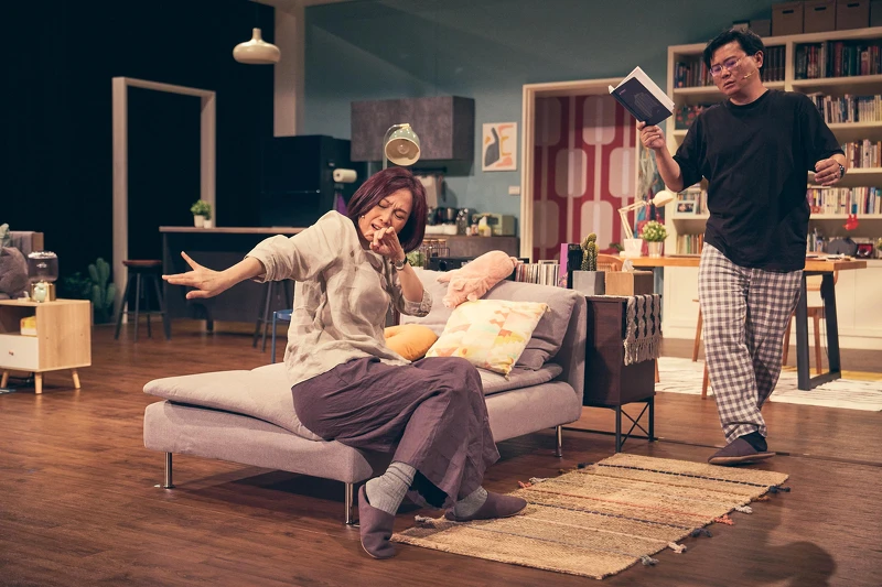 杜思慧（左）在《婚內失戀》和吳世偉再度詮釋結婚30年的夫妻。