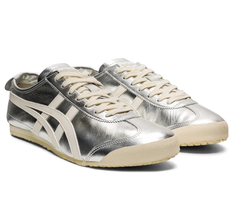 Onitsuka Tiger銀底白虎爪紋 MEXICO 66,NT$3,880。 Onitsuka Tiger銀底白虎爪紋 MEXICO 66,NT$3,880。