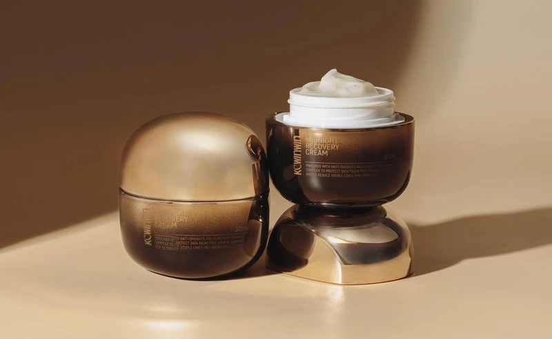 熬夜霜2.0全新升級！7大配方全方位調理煥齡、撐起青春澎彈的奧秘。「熬夜霜」 30ml NT.1250