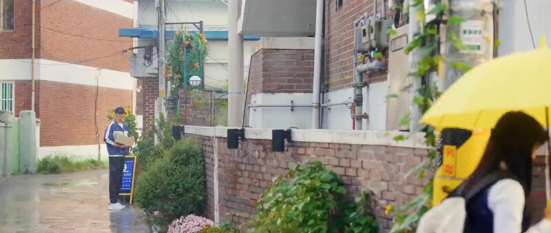 善宰把任率的包裹送到家裡,而任率刻意避開,防止一見鍾情 善宰把任率的包裹送到家裡,而任率刻意避開,防止一見鍾情