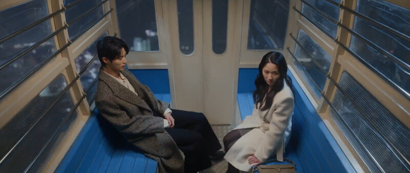 善宰說自己第一次來遊樂園卻有熟悉感,兩人像是被囚禁在命運的牢籠無法遁逃 善宰說自己第一次來遊樂園卻有熟悉感,兩人像是被囚禁在命運的牢籠無法遁逃