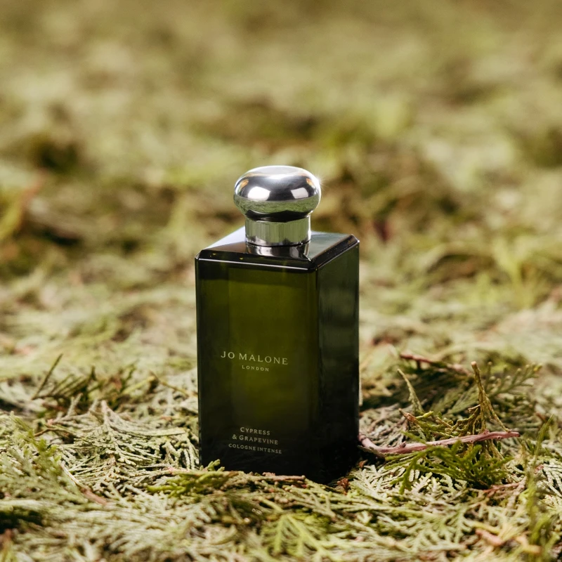Jo Malone London絲柏與葡萄藤芳醇香水30ml,NT2,800、50ml,NT3,850、100ml,NT5,600 Jo Malone London絲柏與葡萄藤芳醇香水30ml,NT2,800、50ml,NT3,850、100ml,NT5,600