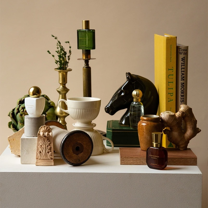 Jo Malone London英倫古董市集系列四款香水瓶身各個都獨具特色,復古精緻的外觀提升收藏和送禮價值。 Jo Malone London英倫古董市集系列四款香水瓶身各個都獨具特色,復古精緻的外觀提升收藏和送禮價值。