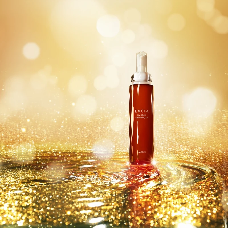 Albion妃思雅高奢精華卸妝油形象圖。