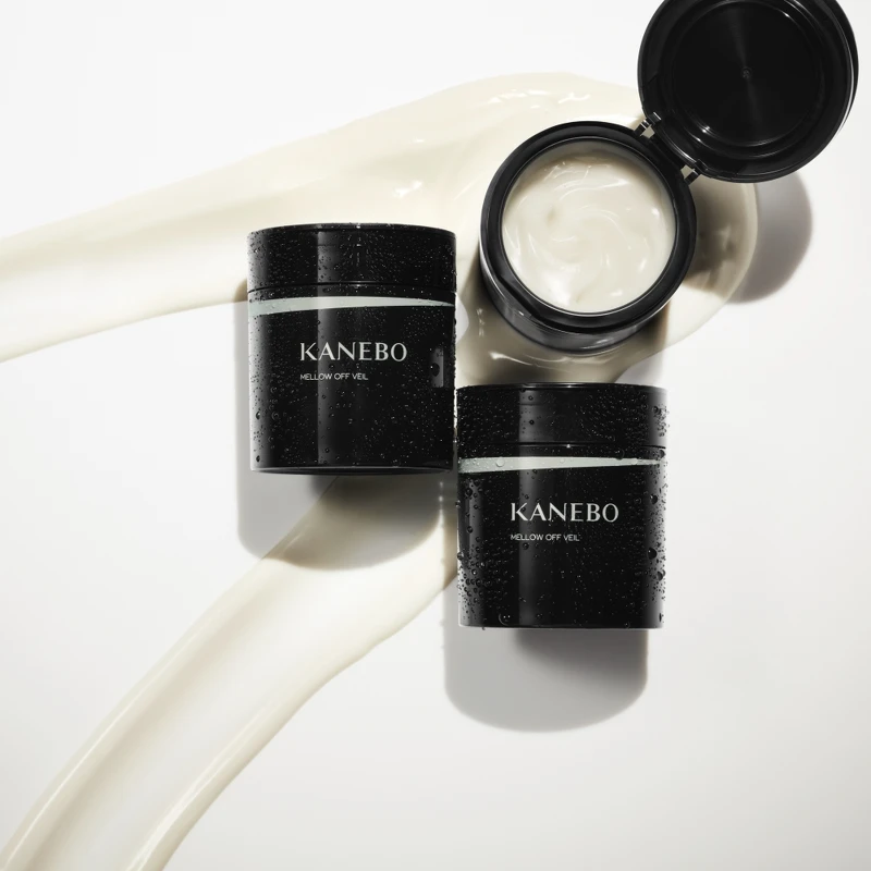 KANEBO舒顏盈潤卸妝凝霜情境圖。