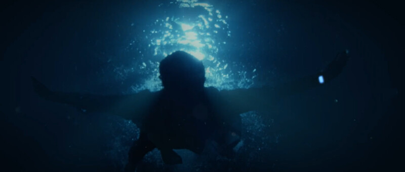 第十集回溯畫面手錶亮了(右邊小小亮點)，對照第七集回溯畫面，任率急救生死未卜，善宰哭著緊握手錶，從那時候開啟穿越(從善宰視角來理解)