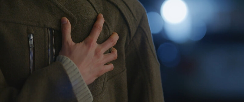 第十四集善宰在想起斷片畫面後胸痛了；而任率想起斷片畫面是頭痛