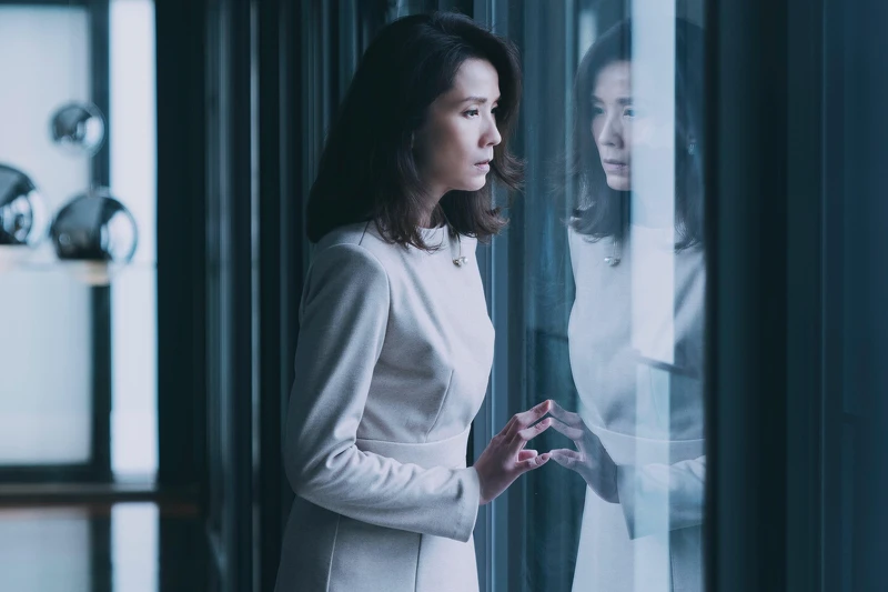 葉全真《塑膠花》中飾演對女兒要求甚嚴的母親