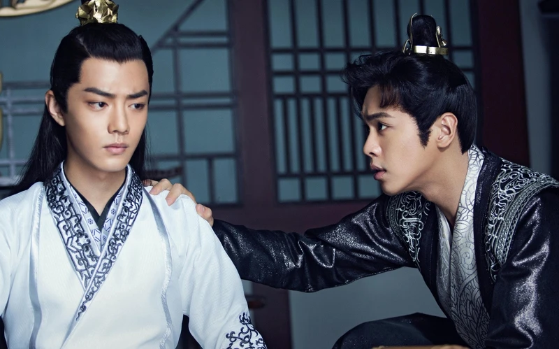 肖戰第一季演「言冰雲」被嫌面癱演技，右為張若昀。