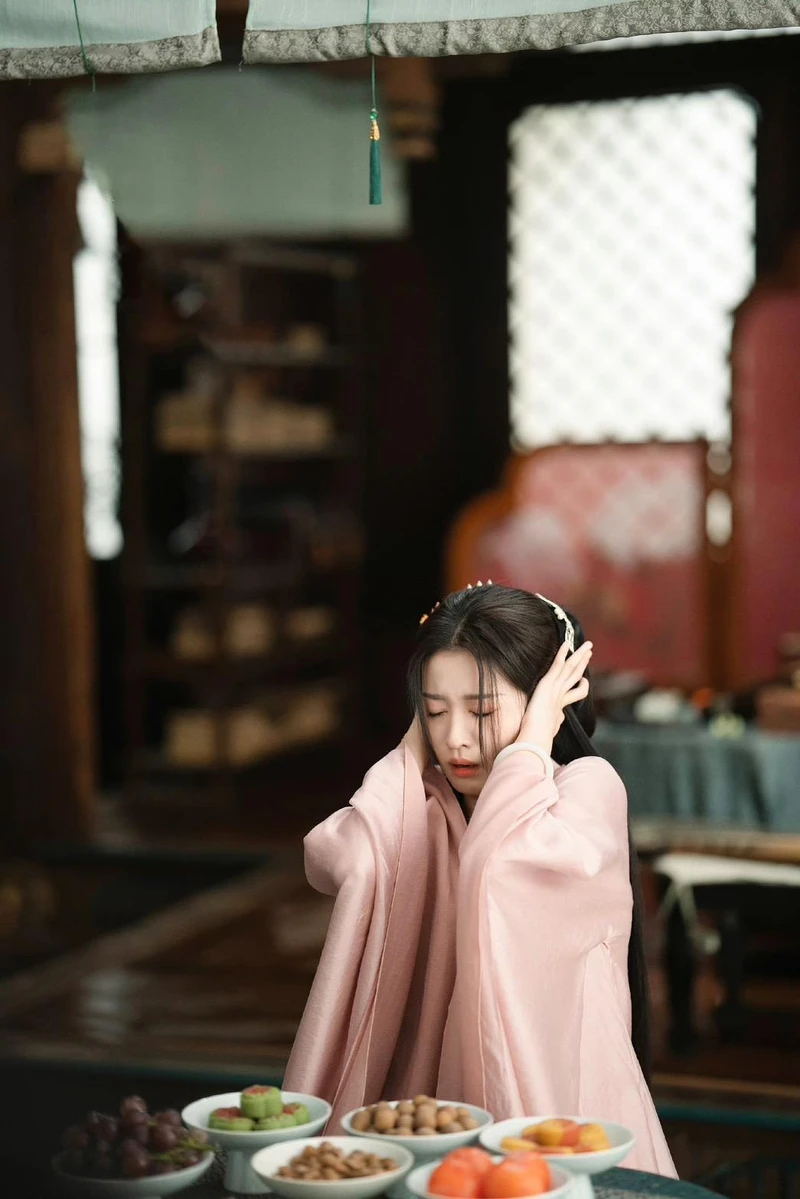 王楚然小動作不斷的表演方式挨轟做作。