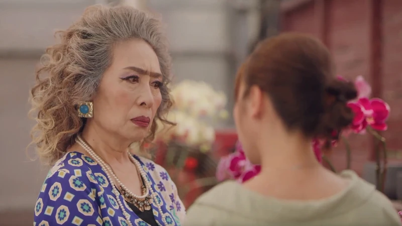 小鷗警告一婆小心不要被秉愛、秉忠與秉孝騙了錢。 小鷗警告一婆小心不要被秉愛、秉忠與秉孝騙了錢。