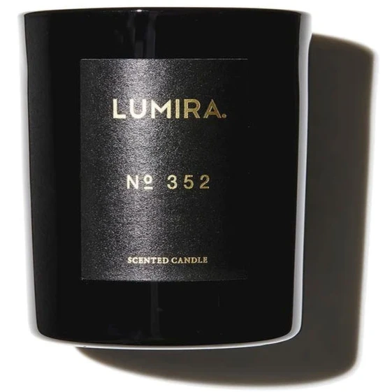 LUMIRA經典黑瓶蠟燭No352 Leather & Cedar皮革雪松300g,NT2,880 LUMIRA經典黑瓶蠟燭No352 Leather & Cedar皮革雪松300g,NT2,880