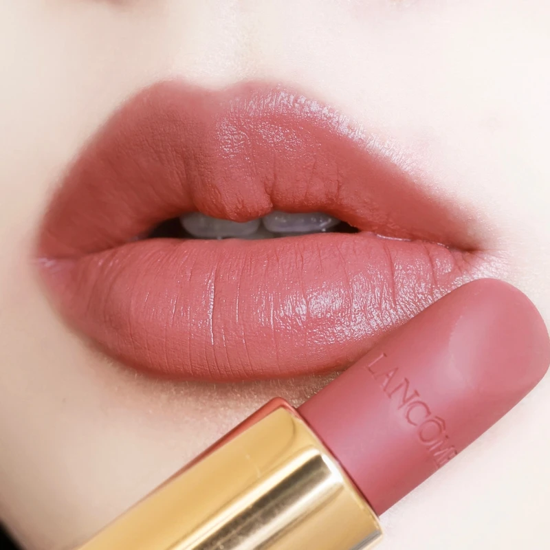 LANCOME蘭蔻絕對完美柔霧唇膏#315熱戀裸粉唇部實擦示意。