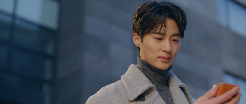 善宰打開懷錶玩味，轉動發條發生奇蹟