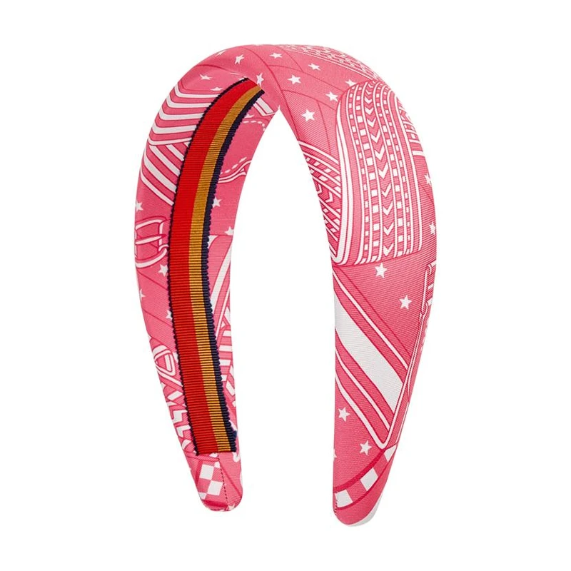 Hermès 印花真絲髮箍,NT18,800。 Hermès 印花真絲髮箍,NT18,800。