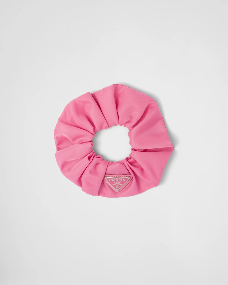 Prada 桃紅色髮飾,價格店洽。 Prada 桃紅色髮飾,價格店洽。