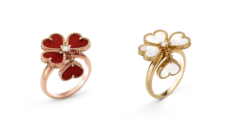Sweet Hearts 戒指(18K玫瑰金、紅玉髓、鑽石)。Sweet Hearts 戒指(18K黃金、珍珠母貝、鑽石)。