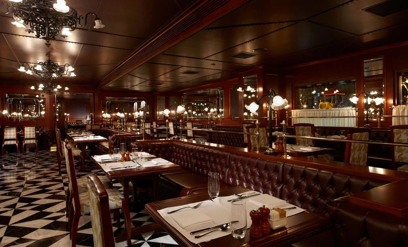 Brasserie 是一種環境輕鬆的法國餐廳。 Brasserie 是一種環境輕鬆的法國餐廳。