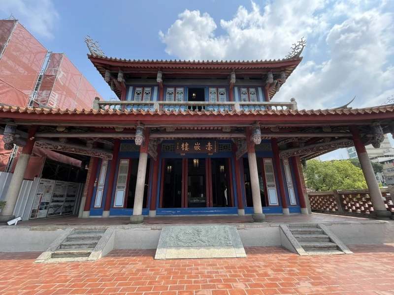 台南是台灣最早開發的城市之一,擁有許多歷史遺跡與文化建築。 台南是台灣最早開發的城市之一,擁有許多歷史遺跡與文化建築。