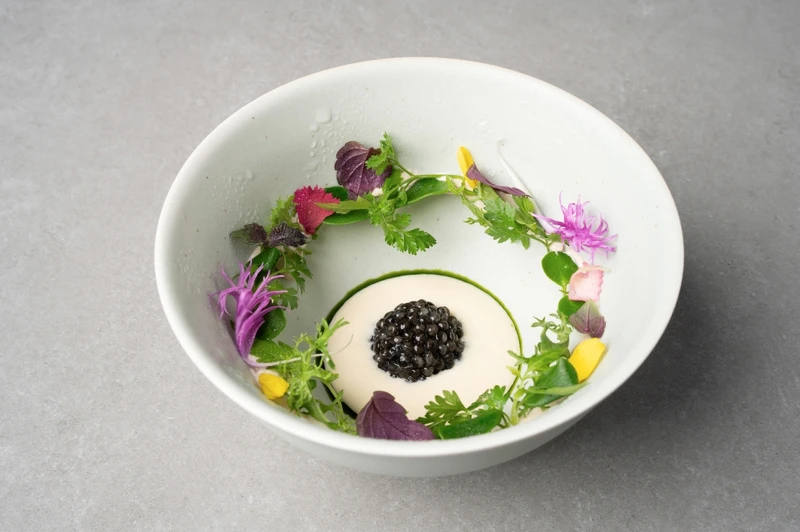 「SOIGNÉ」的經典之作—「拌香草Herb bibim」。 「SOIGNÉ」的經典之作—「拌香草Herb bibim」。