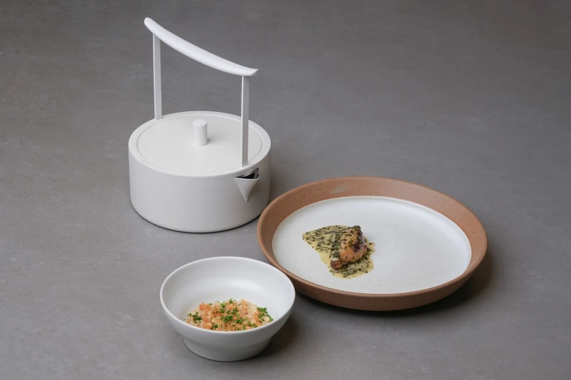 AKIN X SOIGNÉ四手聯彈星級饗宴海鮮主菜「鮑魚&海帶Abalone & Miyeok」。 AKIN X SOIGNÉ四手聯彈星級饗宴海鮮主菜「鮑魚&海帶Abalone & Miyeok」。